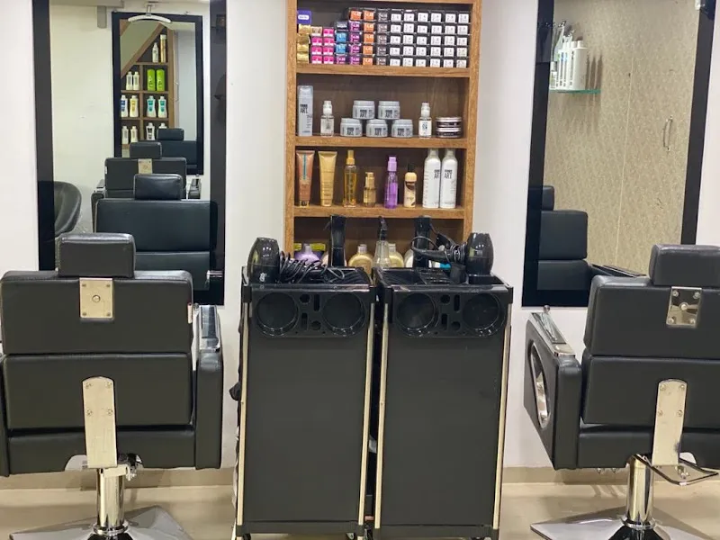 Smira Unisex Makeover Lounge