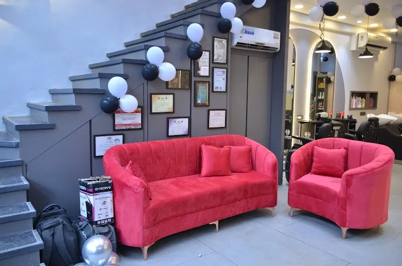 VL Makeup Lounge & Family Salon