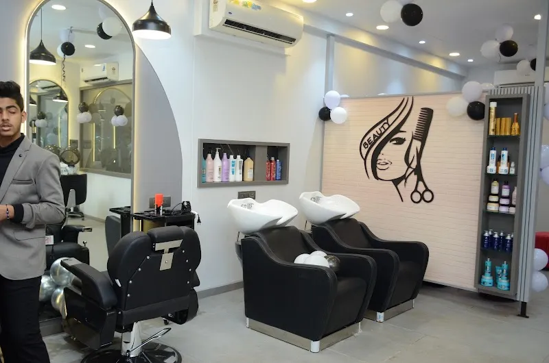 VL Makeup Lounge & Family Salon
