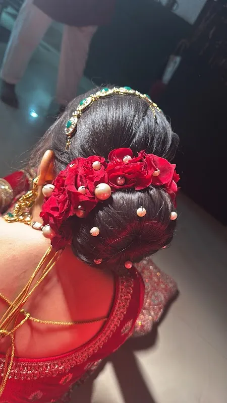 VL Makeup Lounge & Family Salon