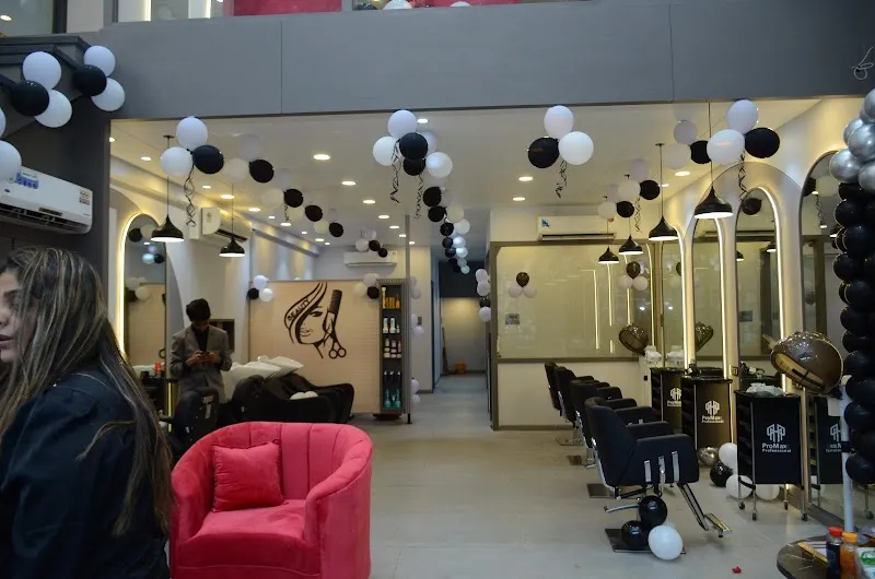 VL Makeup Lounge & Family Salon