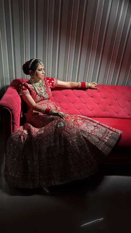 VL Makeup Lounge & Family Salon