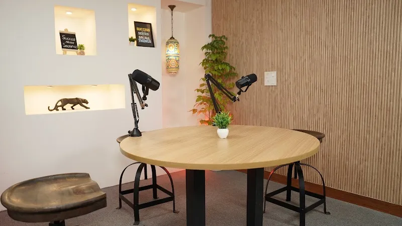Vroxe Podcast Room
