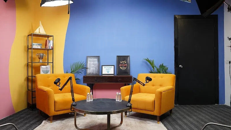 Vroxe Podcast Room