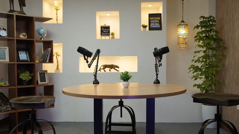 Vroxe Podcast Room