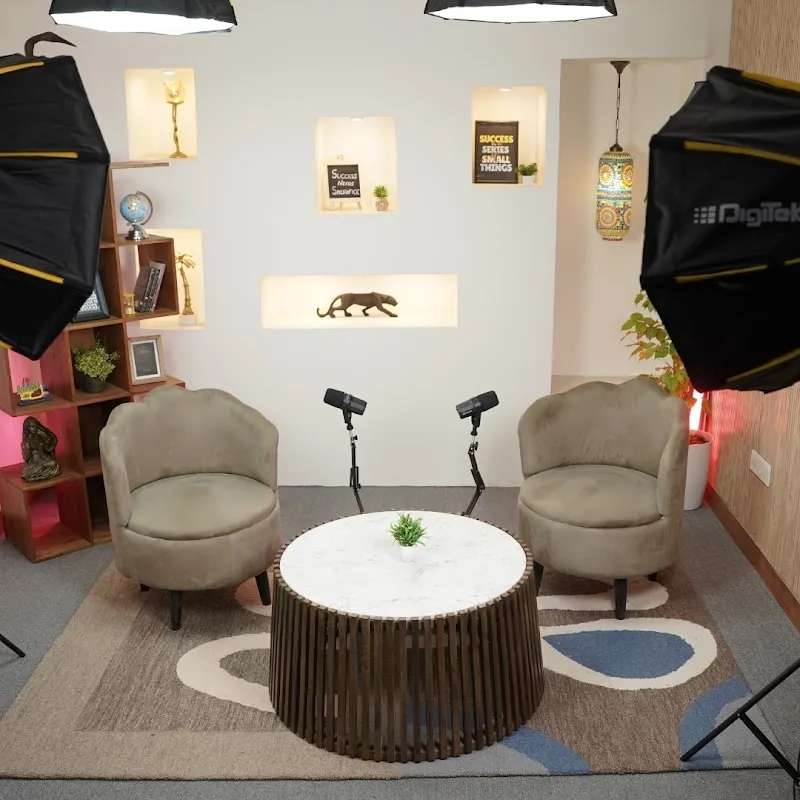 Vroxe Podcast Room