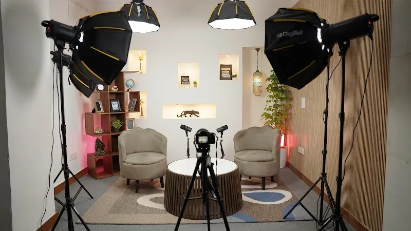 Vroxe Podcast Room