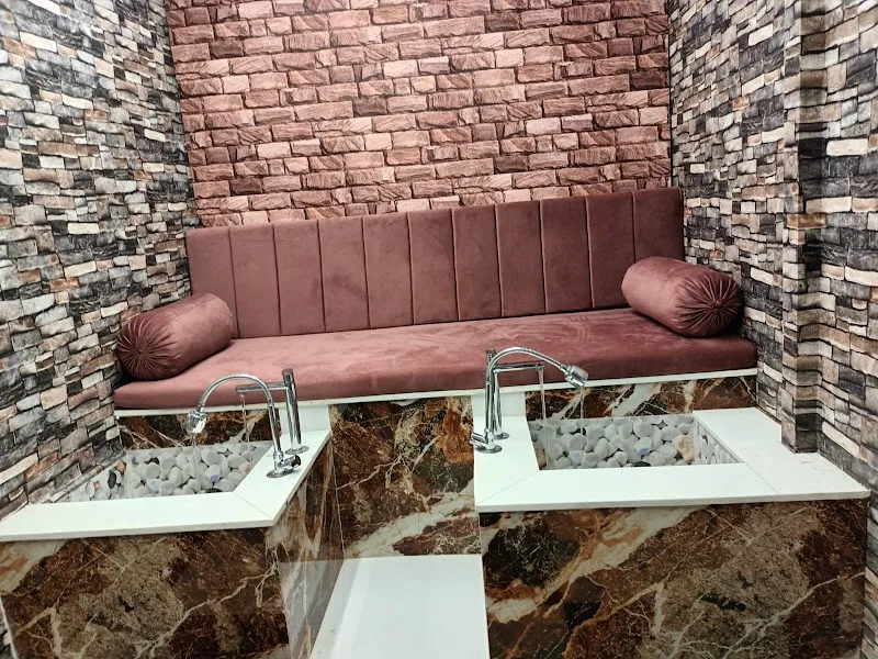 Soumya's Lareina ® female salon & Academy
