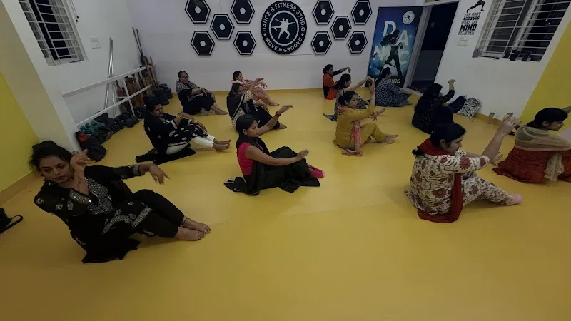 DANCE & FITNESS STUDIO MOVE N GROOVE_ABBIGERE