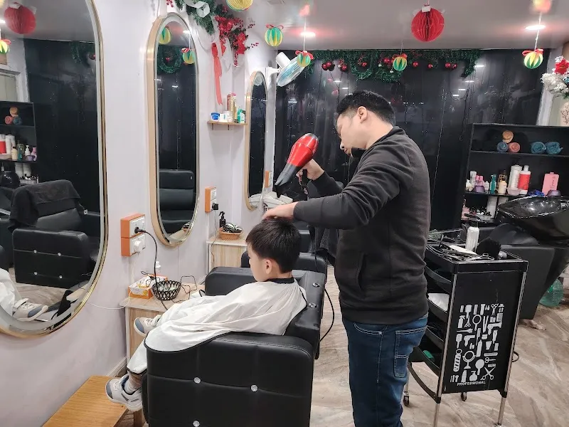 Eimi unisex salon & academy