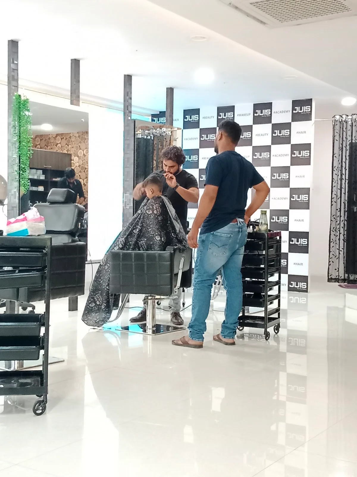 Lisa & Lars Family Salon