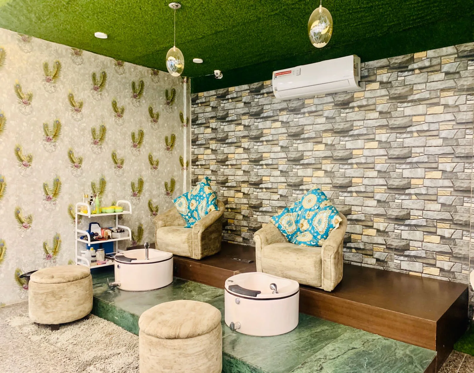 BM Unisex Salon & Academy