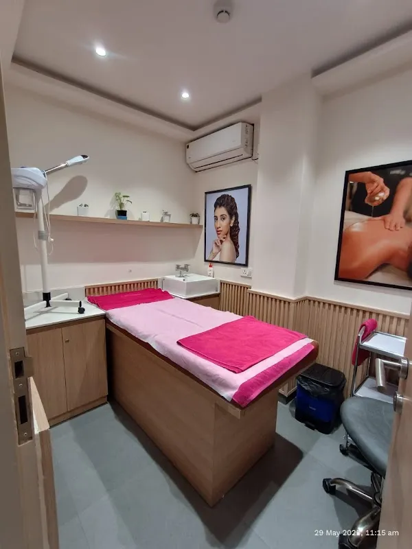 Lakme Salon For Him and Her in Greater Kailash - II,Delhi