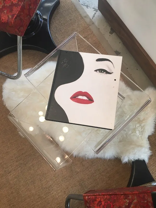 Elevencherry Salon