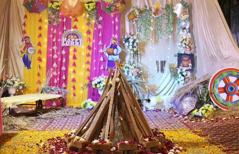 Aakriti Photo Studio