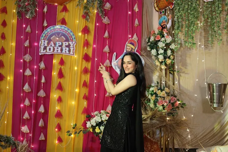 Aakriti Photo Studio