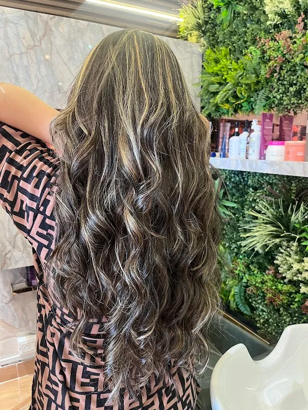 Yuri hair studio ( NIMMO JAGYASI)