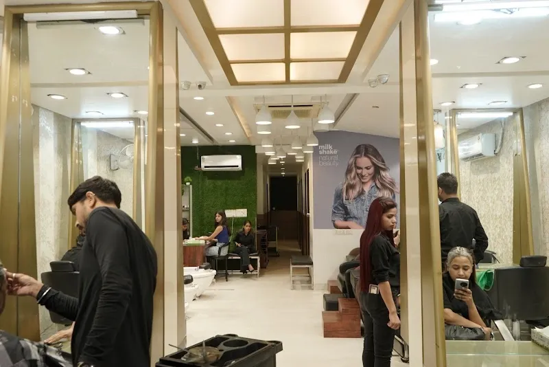 OUD LUXURY SALON & ACADEMY | Best Salon | Hair Salon | Makeup Artist In Delhi