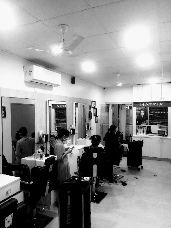 The Grooming Factory Unisex Salon