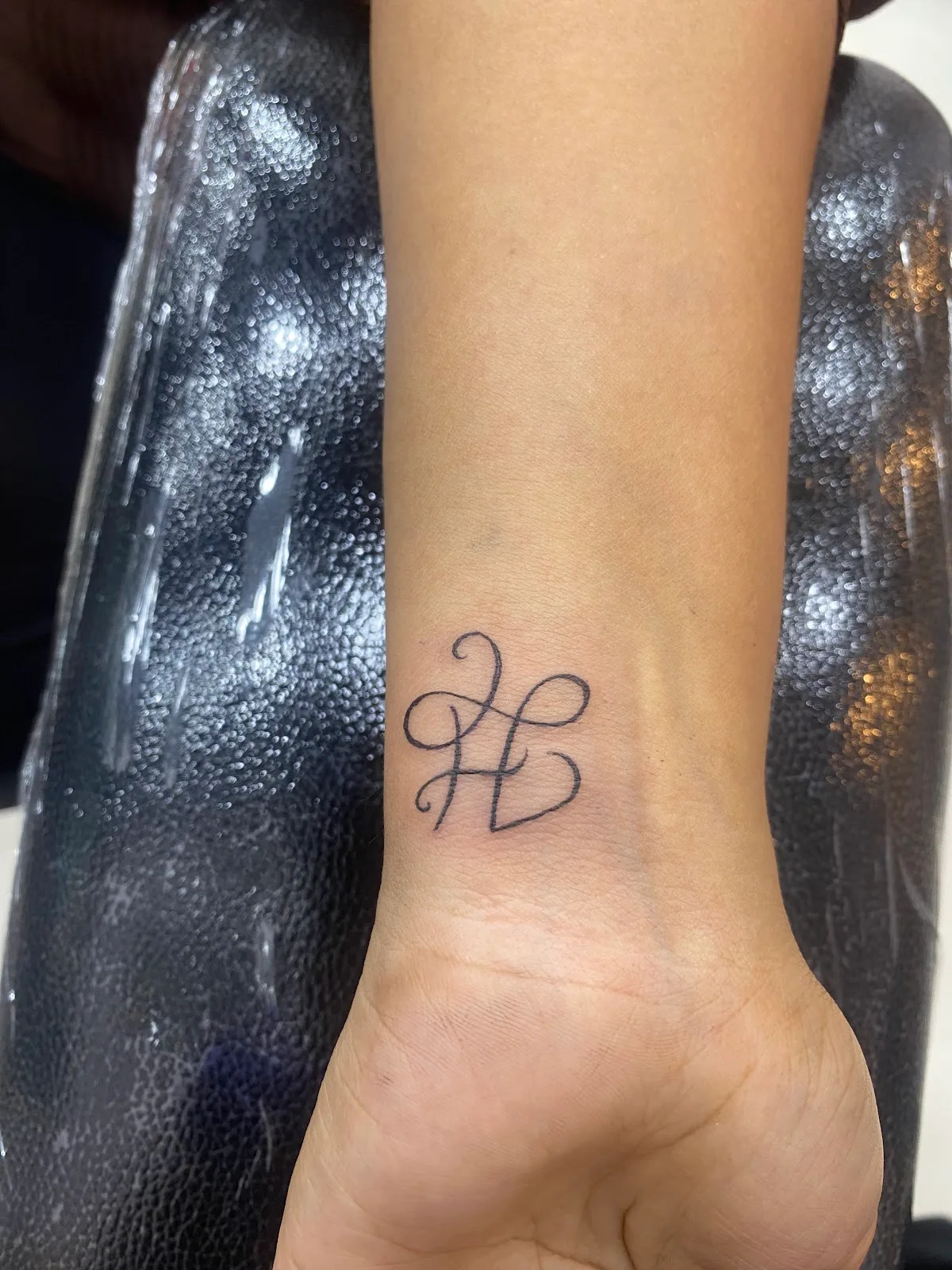 Kranti Tattoo & Piercing