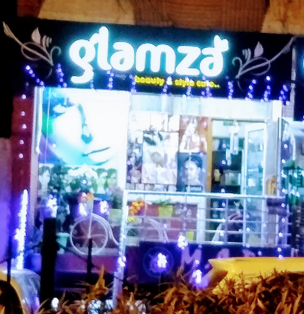 Glamza Beauty and Style Café