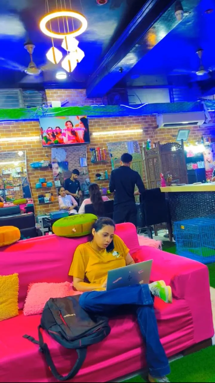 Glamza Beauty and Style Café