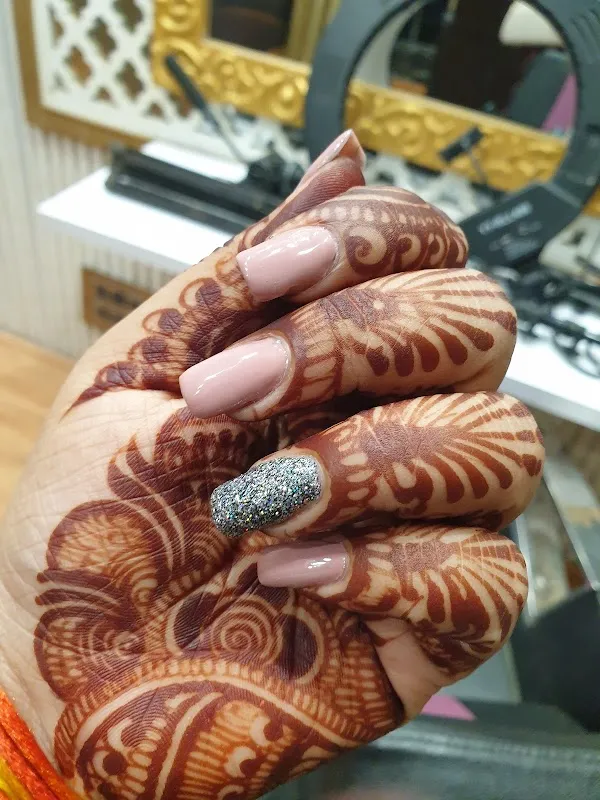 Khushbu Dua Makeovers & Academy