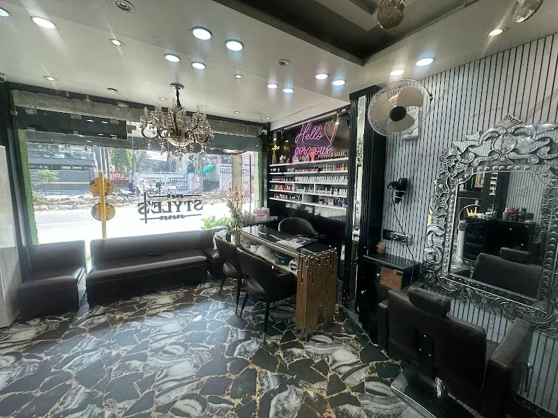 Khushbu Dua Makeovers & Academy