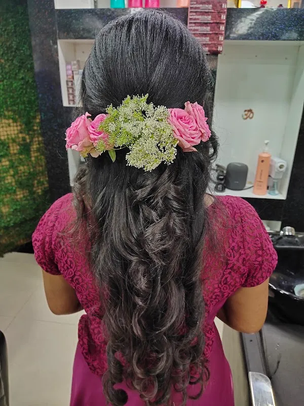 Khushbu Dua Makeovers & Academy