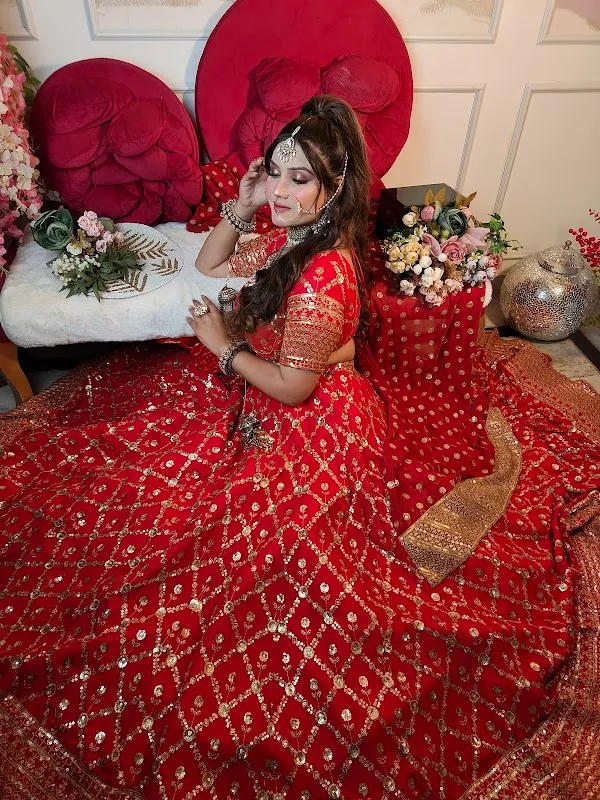 Khushbu Dua Makeovers & Academy