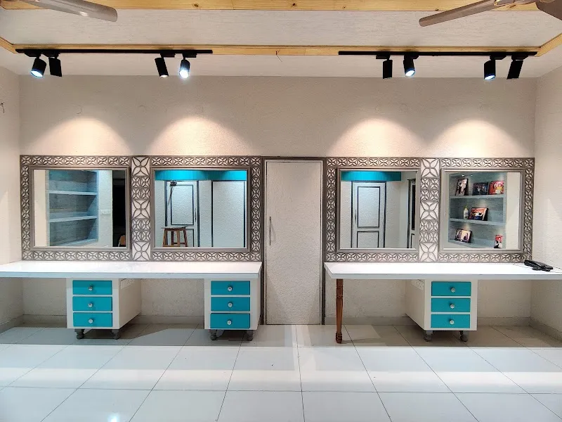 Hardik Beauty Salon
