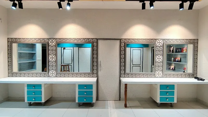 Hardik Beauty Salon