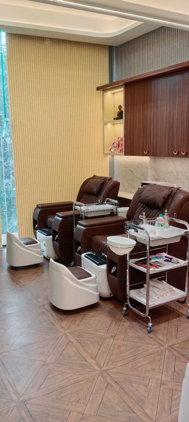 Envi Salon & Spa - Auris Serenity, Malad West