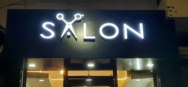 SALON HAIRCUT