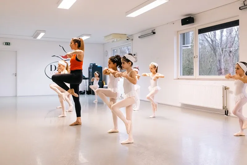 Dance School Cathy Moes By Li Marteling