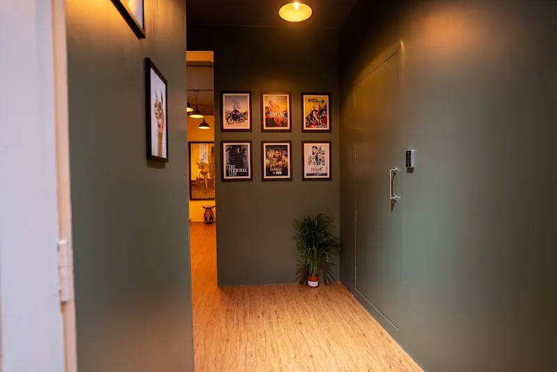 Studio 8 voices