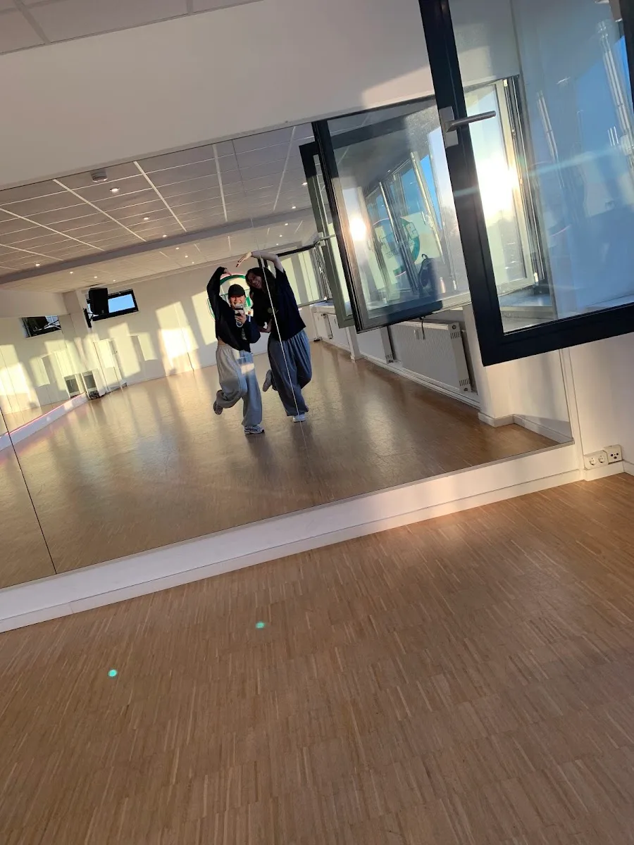 Groove Dance Classes