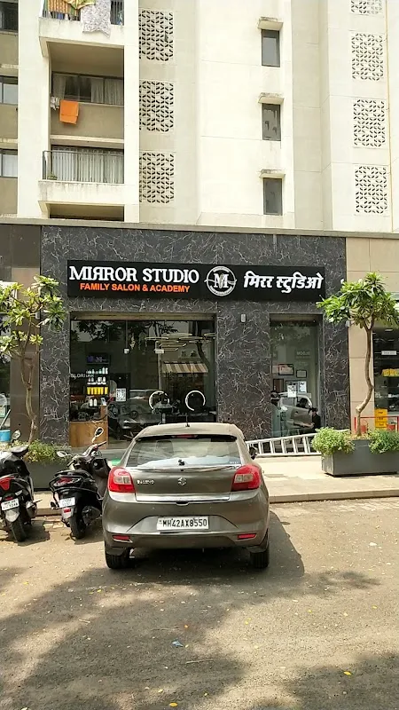 MIRROR STUDIO SALON