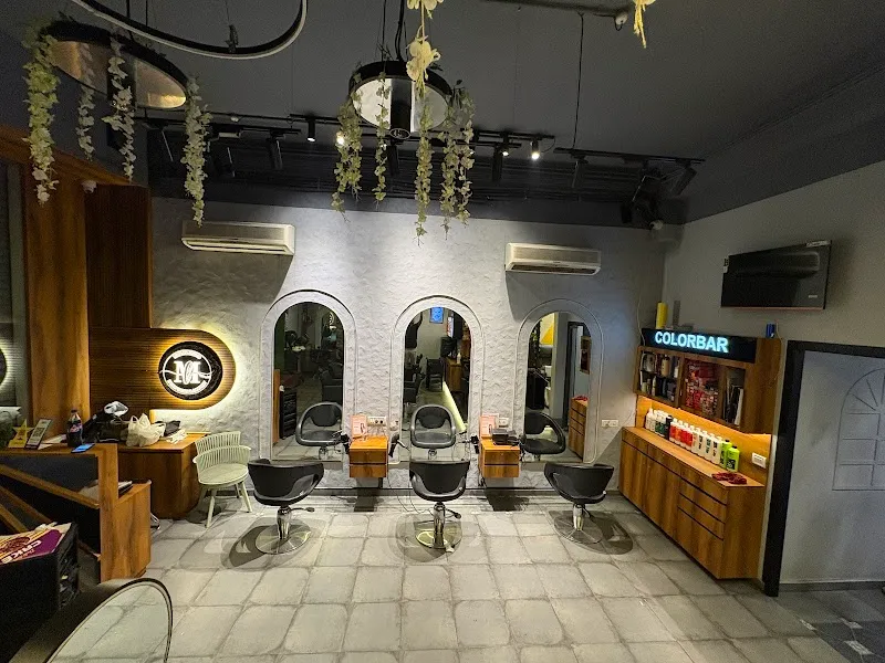 MIRROR STUDIO SALON