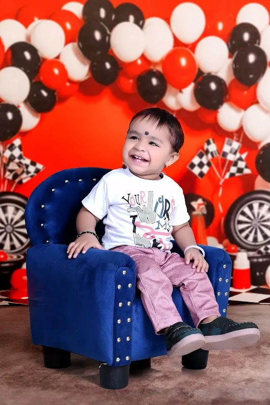 Radhe photo studio