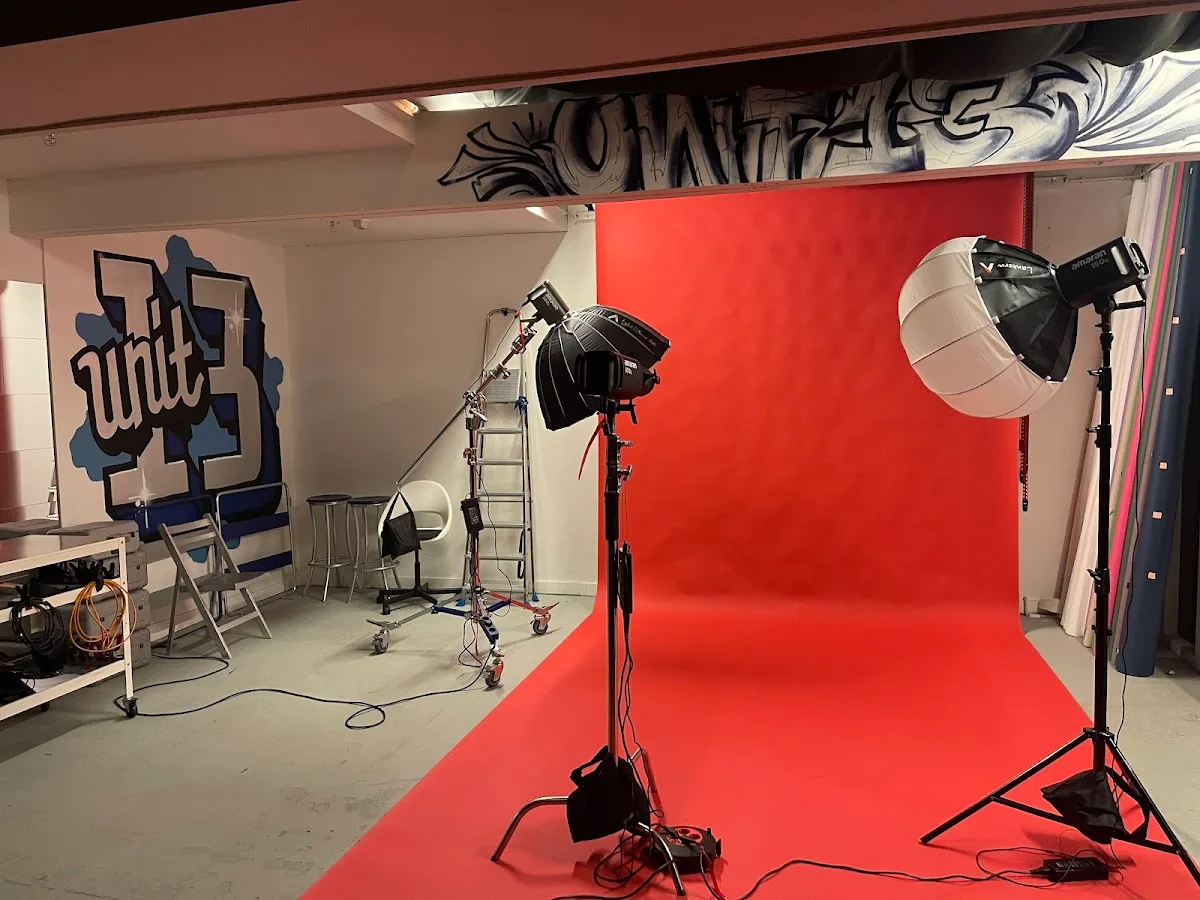 UNIT 13 PHOTOSTUDIO