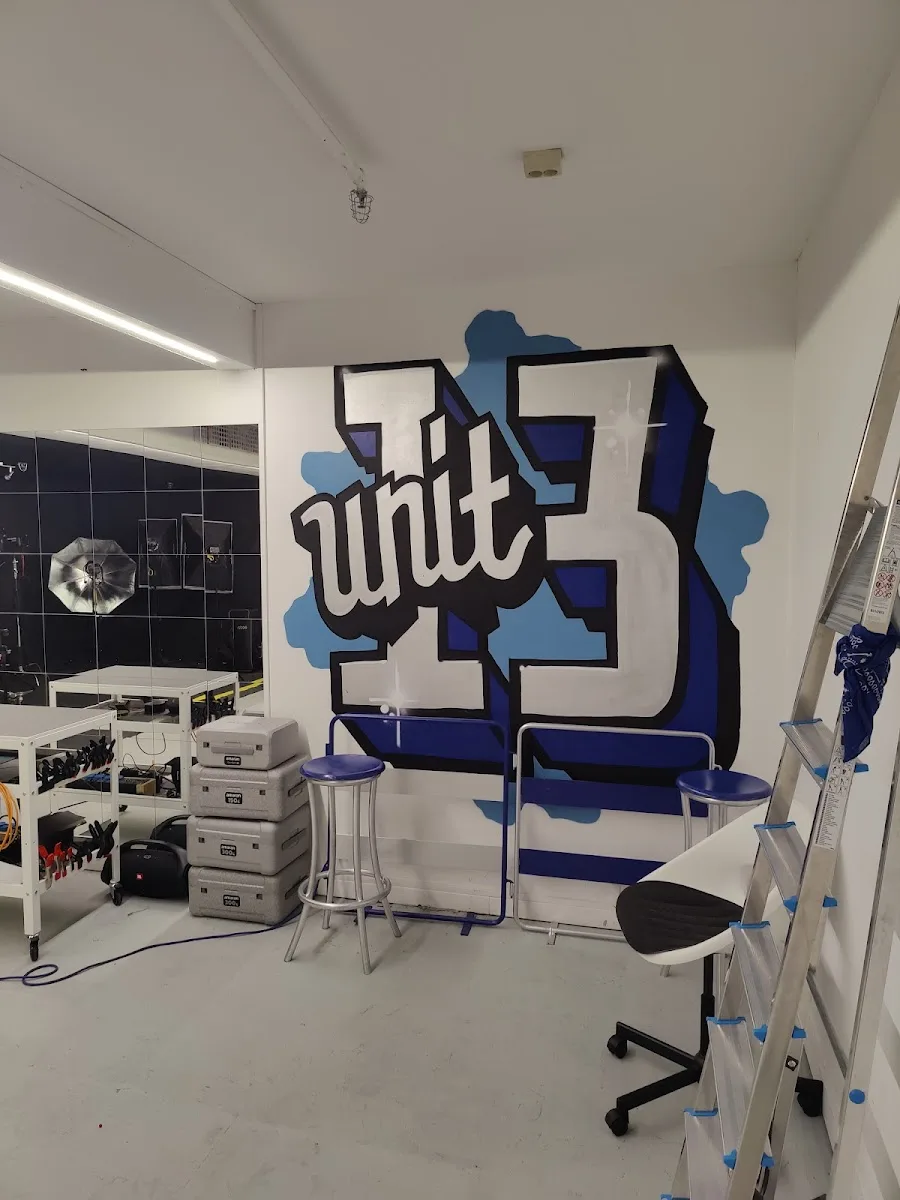 UNIT 13 PHOTOSTUDIO
