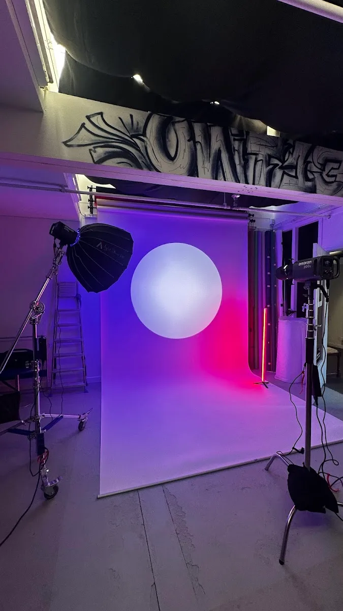 UNIT 13 PHOTOSTUDIO