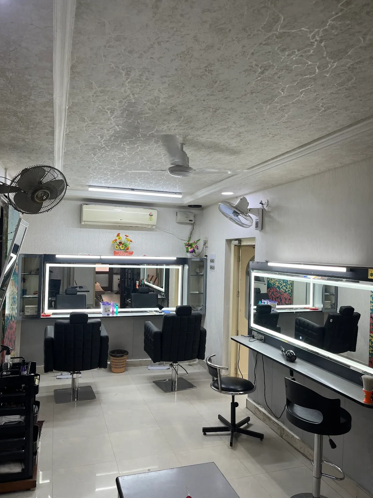 Rupali Beauty Parlour & Training Institute Since 1982 (for Women & Kids)