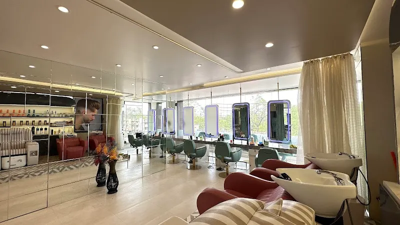 Archies Unisex Salon - Makeup Artist/Tattoo Artist/Beauty Academy/Best Unisex Salon in Jalgaon