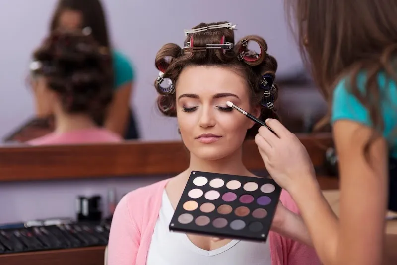 Archies Unisex Salon - Makeup Artist/Tattoo Artist/Beauty Academy/Best Unisex Salon in Jalgaon