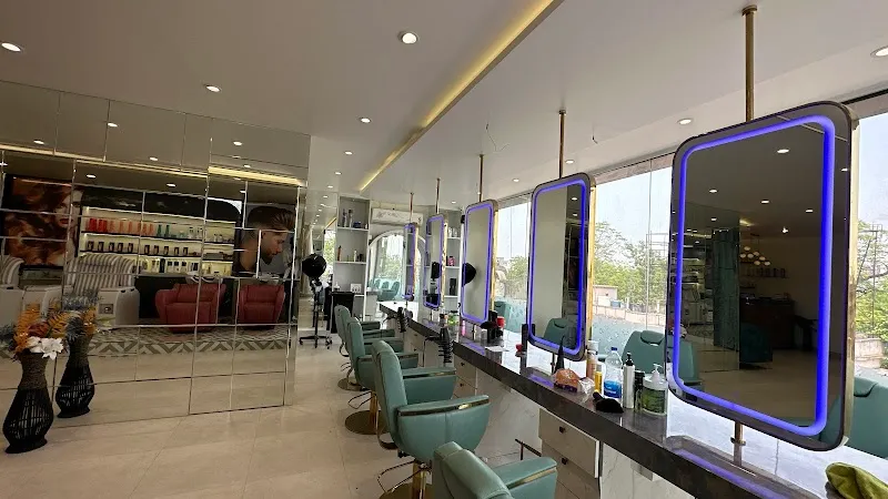 Archies Unisex Salon - Makeup Artist/Tattoo Artist/Beauty Academy/Best Unisex Salon in Jalgaon
