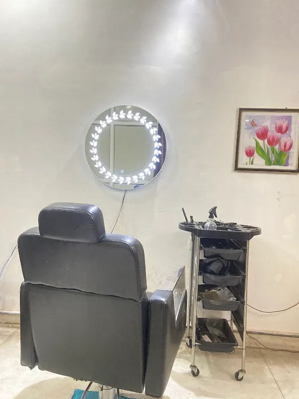 Divine Unisex Salon