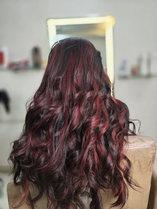 Divine Unisex Salon