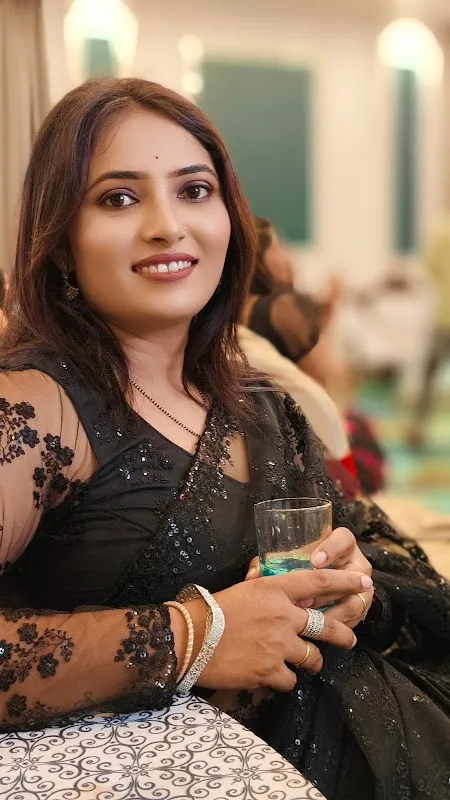 Seema dhoke Makeup Artist